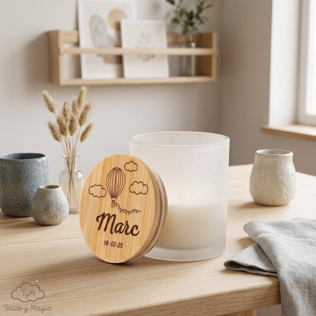 Vela Aromática en Vaso de Cristal Mate con Tapa de Bambú Grabada a Láser - Imagen 4