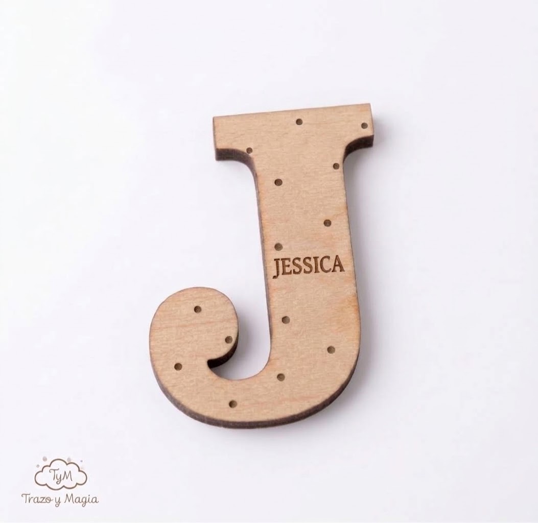 Marcasitios Imán de Madera con Inicial Recuerdo de Boda. - Imagen 6