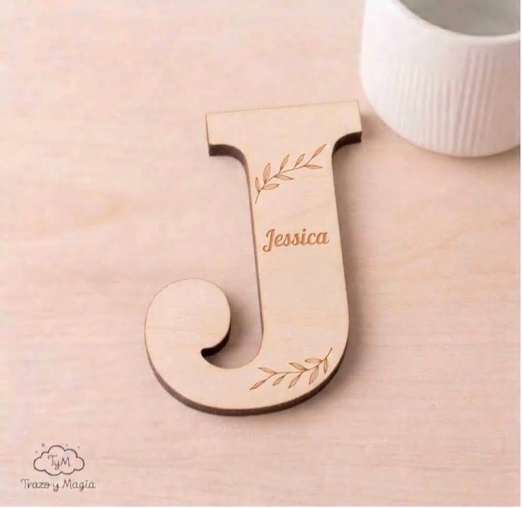 Marcasitios Imán de Madera con Inicial Recuerdo de Boda. - Imagen 5
