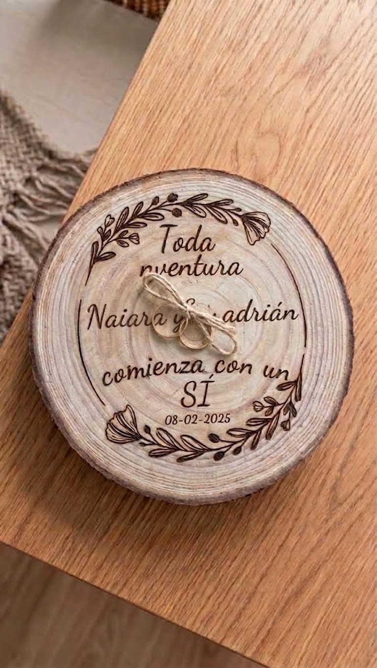 Porta Alianzas Rodaja de Tronco Grabada a Láser para Boda - Imagen 4