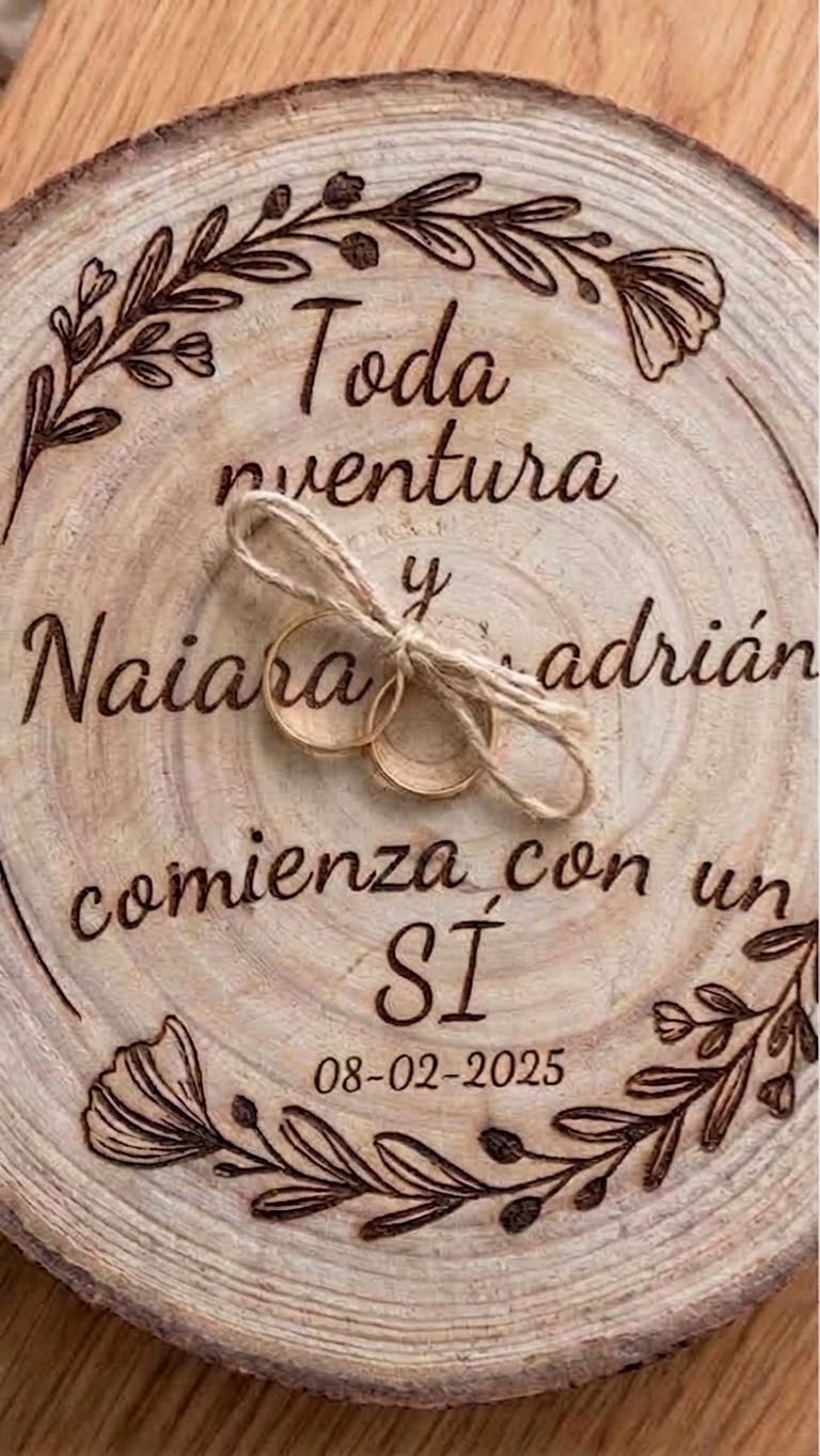 Porta Alianzas Rodaja de Tronco Grabada a Láser para Boda - Imagen 3