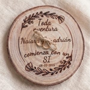 Porta Alianzas Rodaja de Tronco Grabada a Láser para Boda