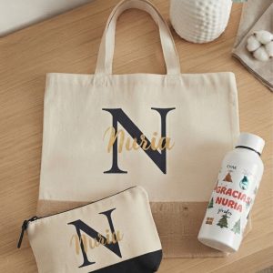 Pack Regalo de Fin de Curso para Profes – Botella Reutilizable con Dibujos de Alumnos, Neceser y Tote Bag Personalizados Trazo y Magia