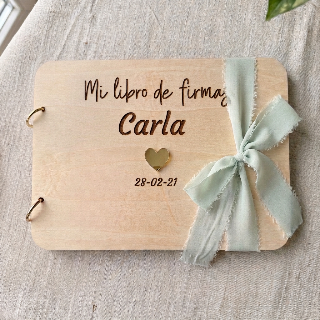 Libro de Firmas de Madera Personalizado con Detalle de Corazón